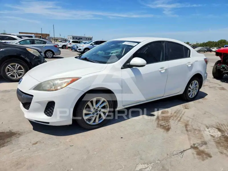 2013 Mazda 3 photo