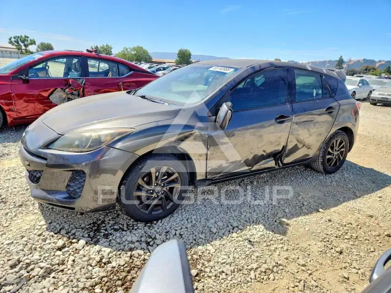 2013 Mazda 3 photo