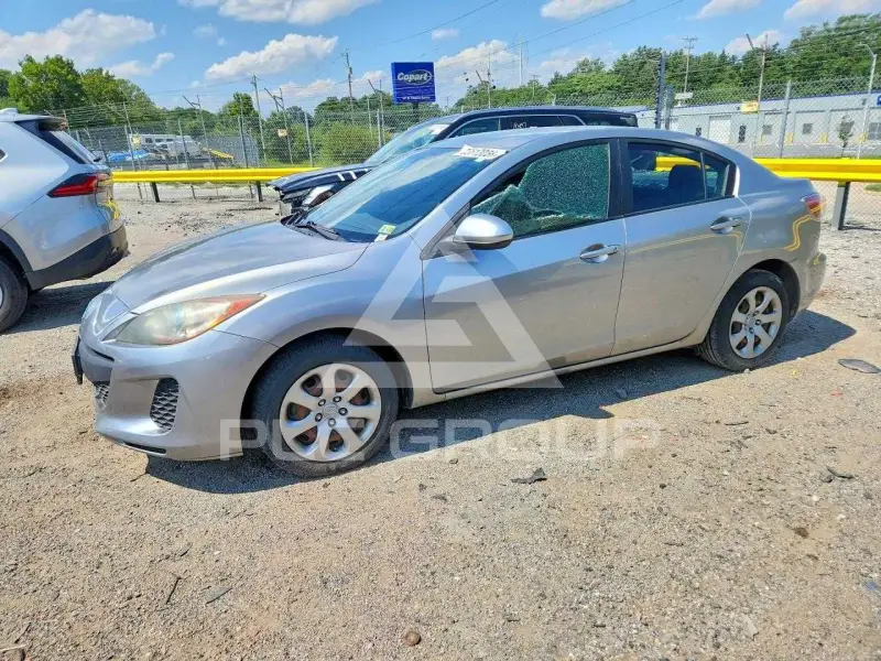 2013 Mazda 3 photo