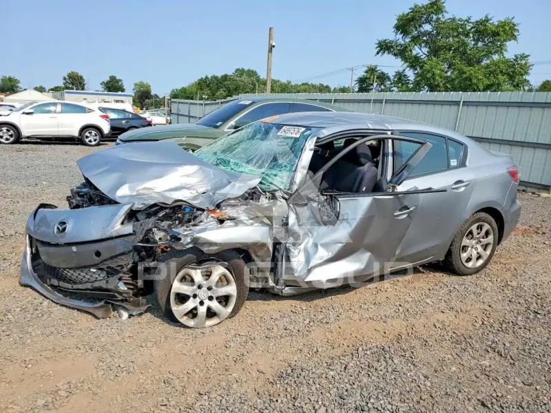 2013 Mazda 3 photo