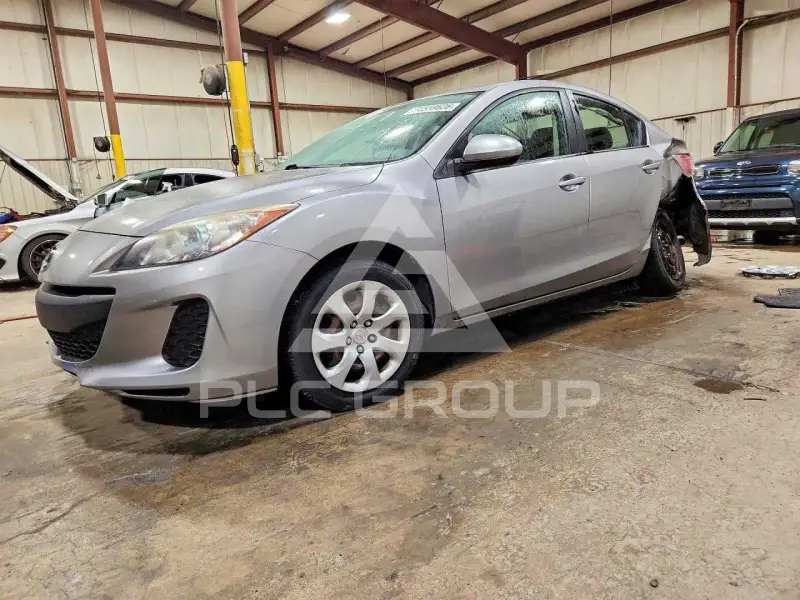 2013 Mazda 3 photo