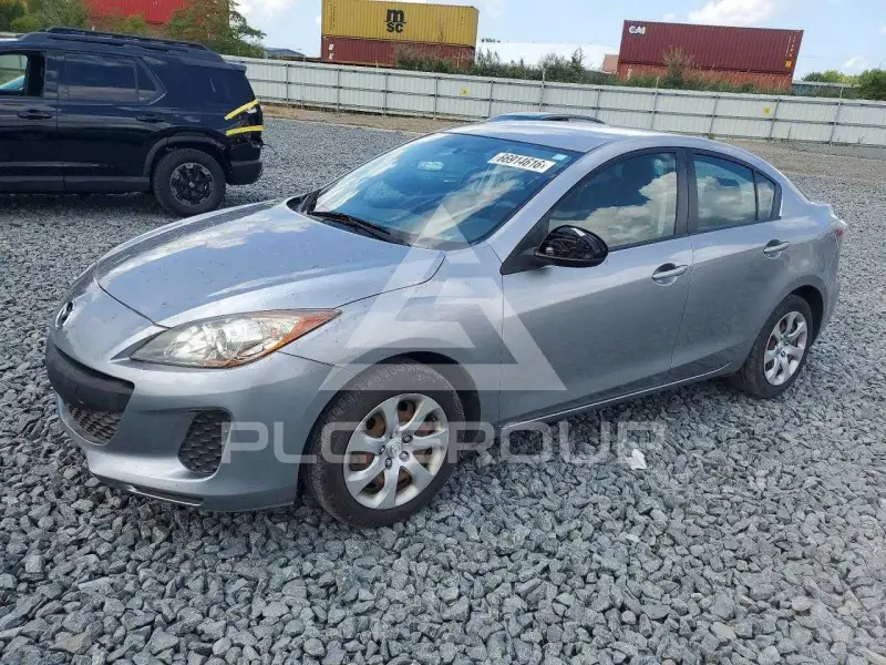 2013 Mazda 3 photo