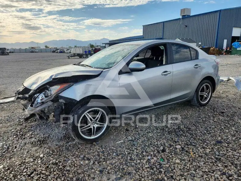 2013 Mazda 3 photo