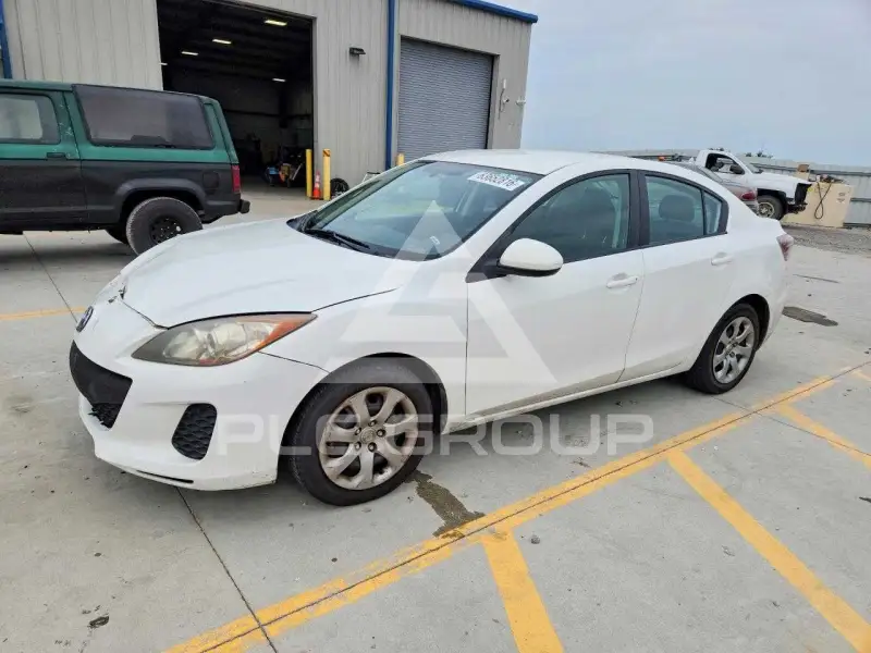 2013 Mazda 3 photo