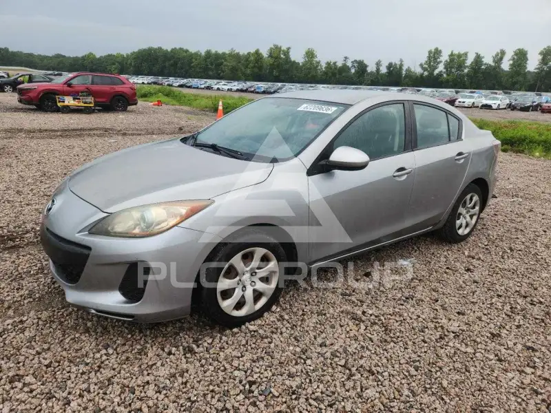 2013 Mazda 3 photo