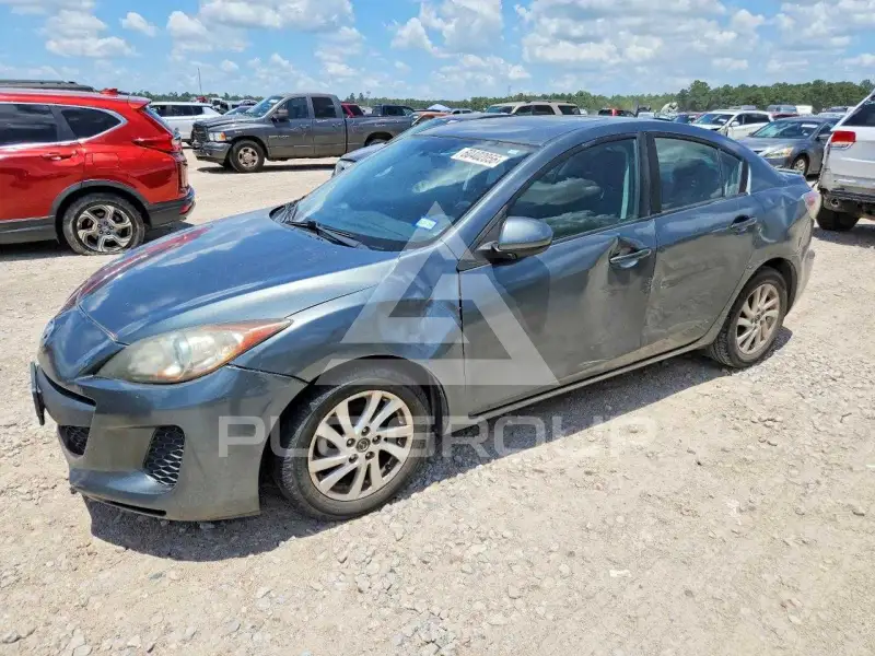2013 Mazda 3 photo