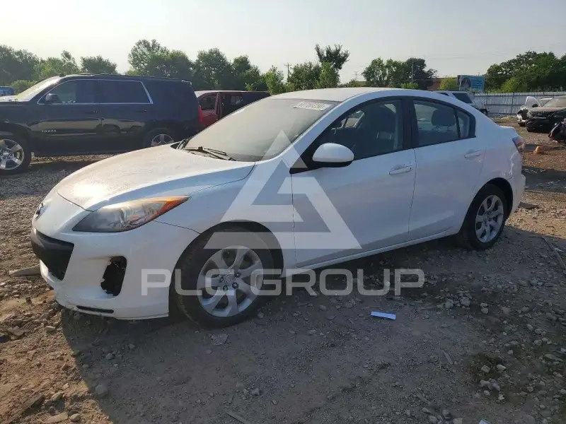 2013 Mazda 3 photo