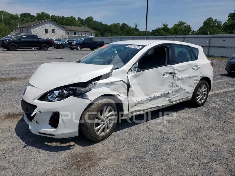 2013 Mazda 3 photo
