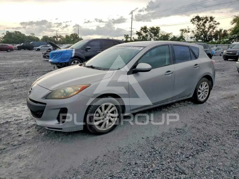 2013 Mazda 3 photo