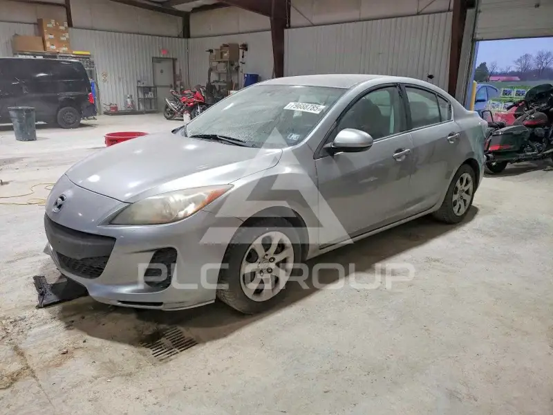 2013 Mazda 3 photo