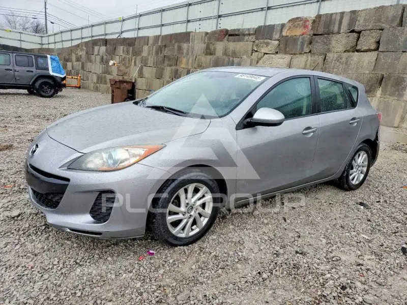 2013 Mazda 3 photo