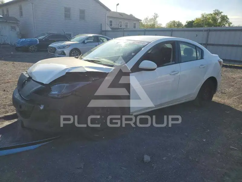 2013 Mazda 3 photo
