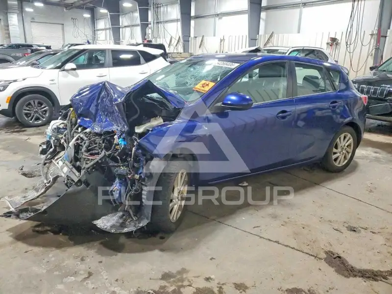 2013 Mazda 3 photo
