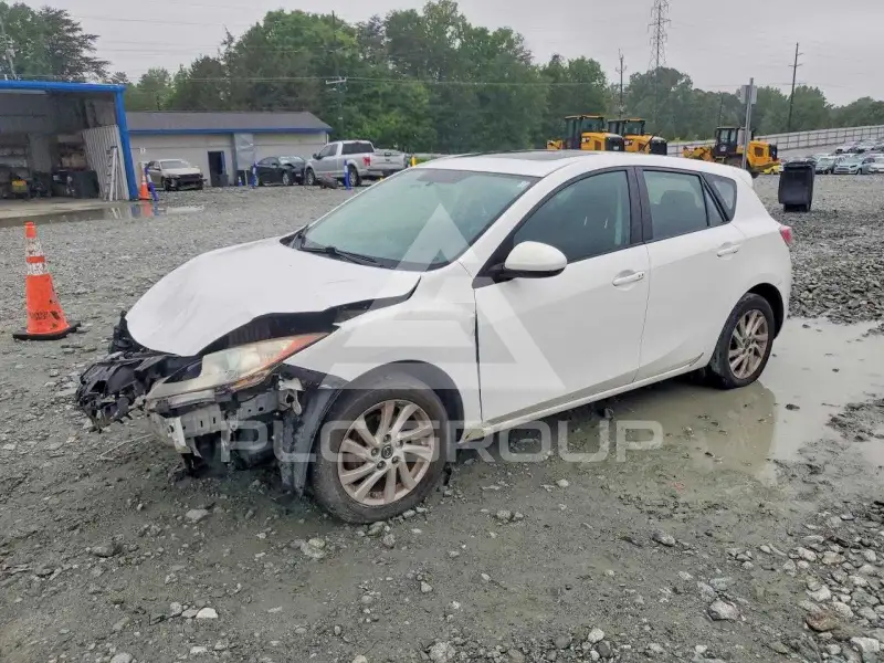 2013 Mazda 3 photo
