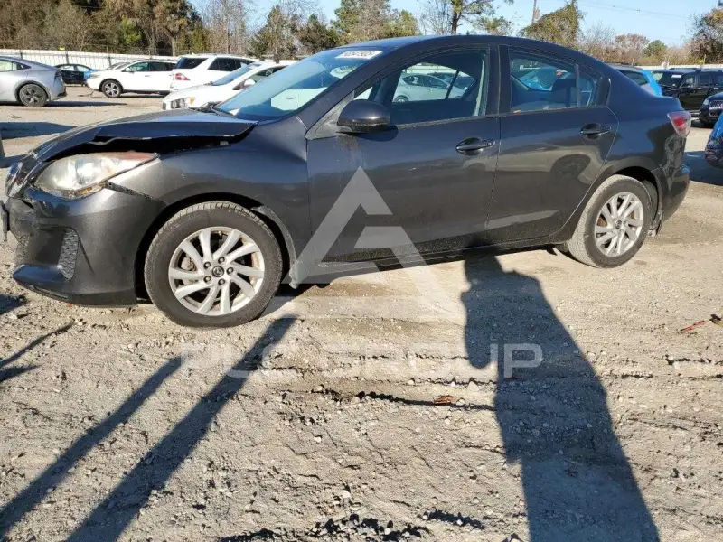 2013 Mazda 3 photo