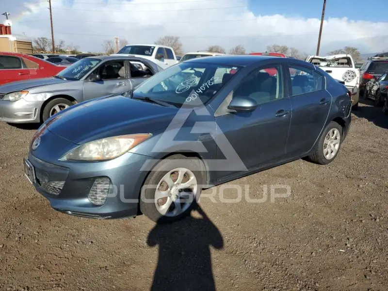2013 Mazda 3 photo