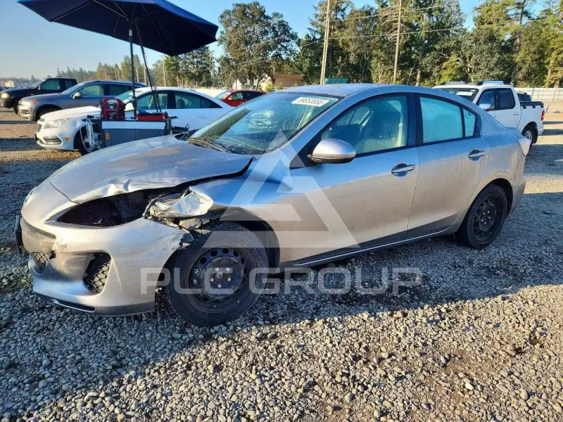 2013 Mazda 3 photo