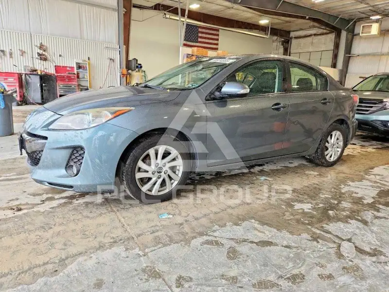 2013 Mazda 3 photo