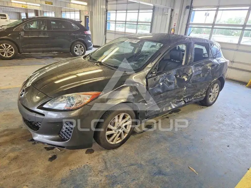 2013 Mazda 3 photo