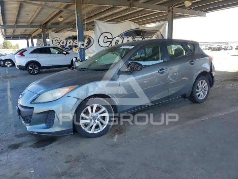 2013 Mazda 3 photo
