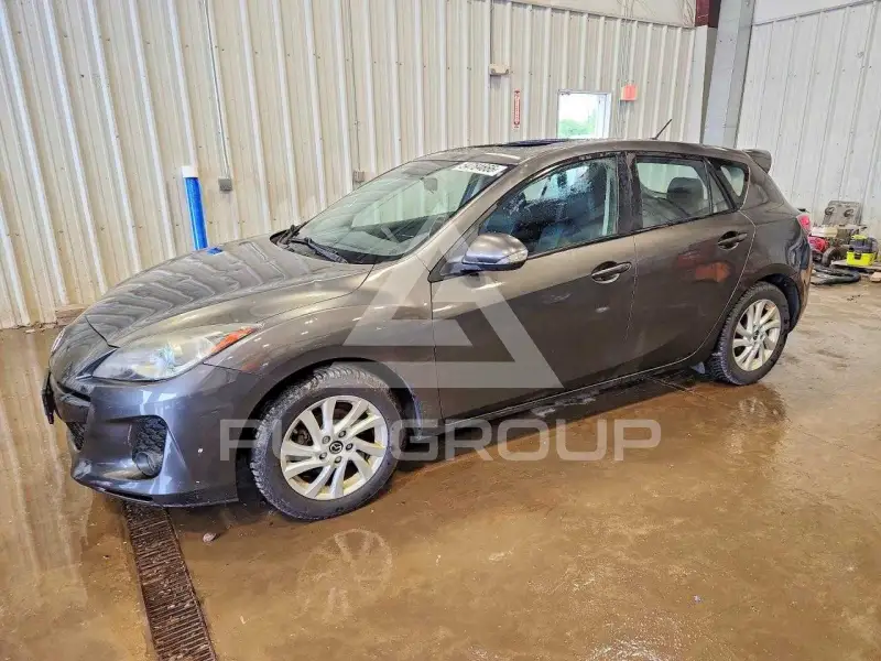 2013 Mazda 3 photo