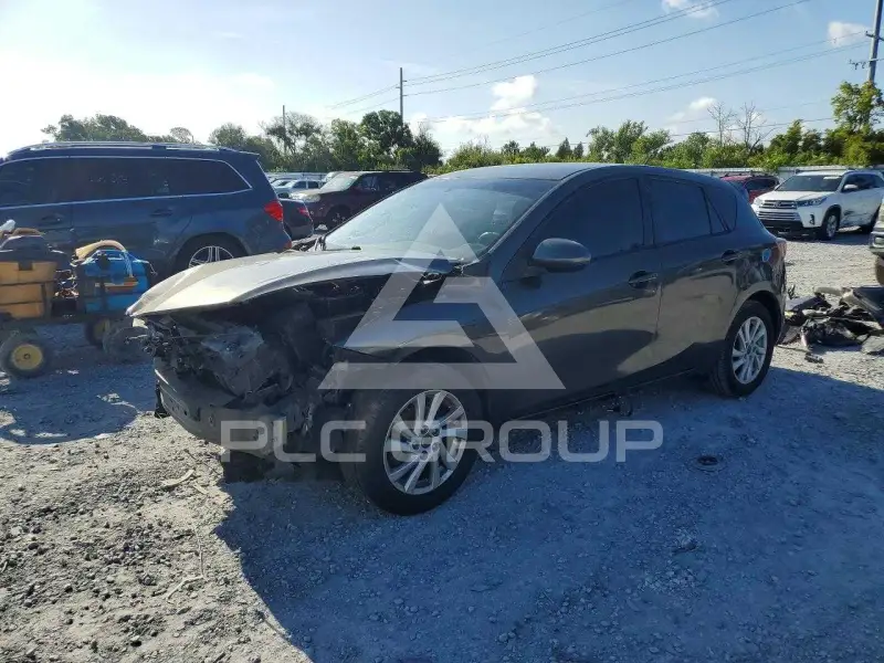 2013 Mazda 3 photo