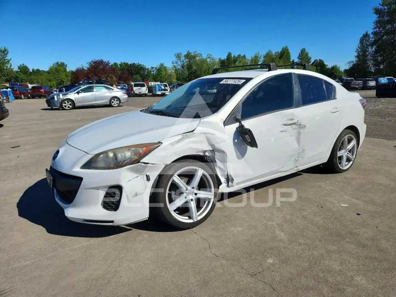 2013 Mazda 3 photo