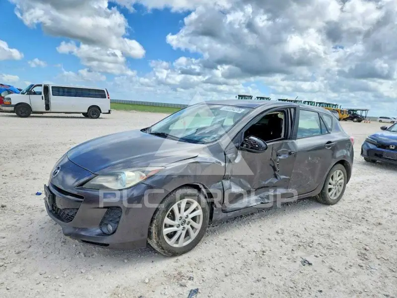 2013 Mazda 3 photo