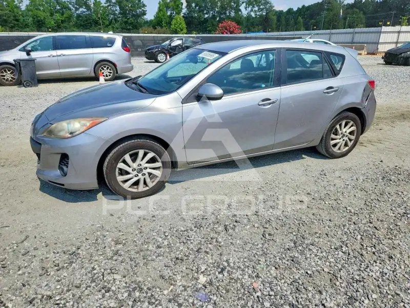 2013 Mazda 3 photo