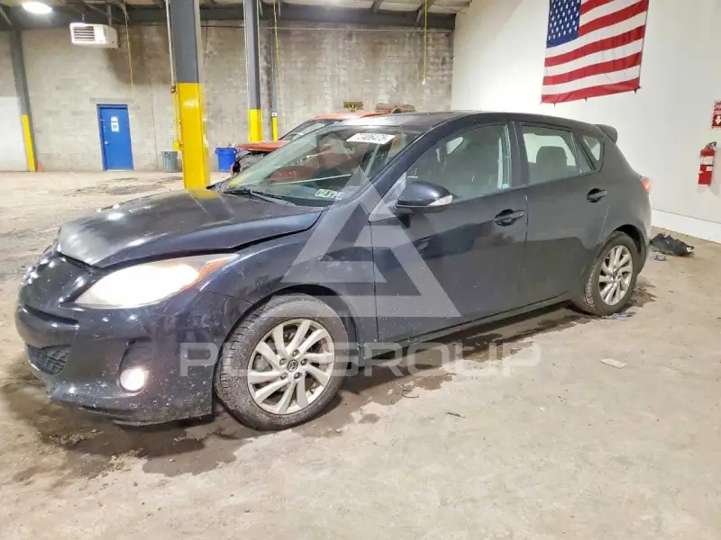 2013 Mazda 3 photo