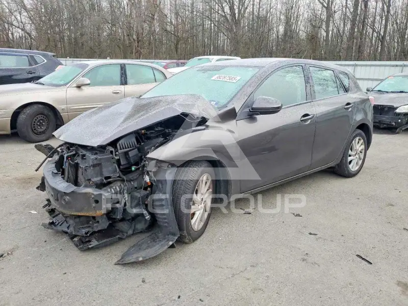 2013 Mazda 3 photo