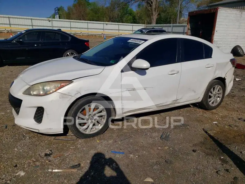 2013 Mazda 3 photo