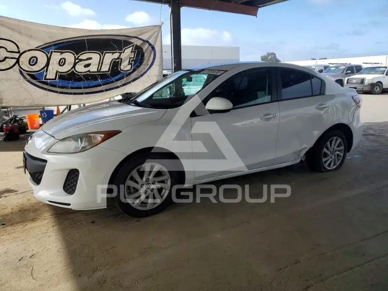 2013 Mazda 3 photo