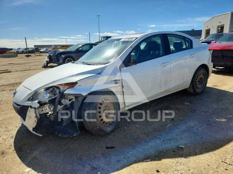 2013 Mazda 3 photo