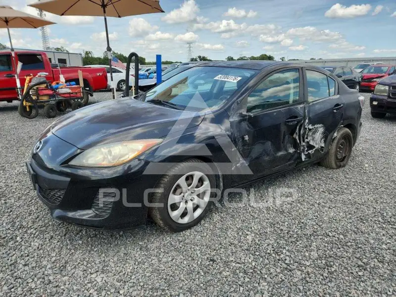 2013 Mazda 3 photo