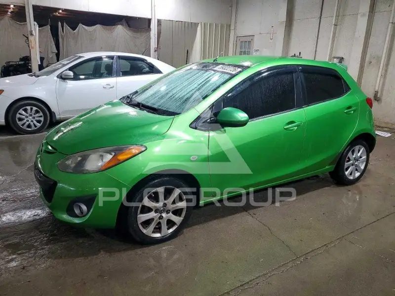 2013 Mazda 2 photo