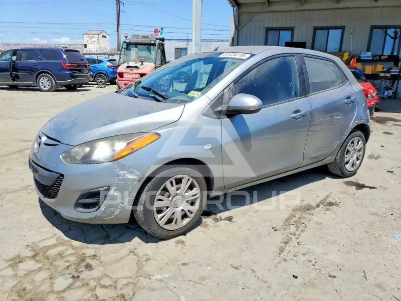 2013 Mazda 2 фото