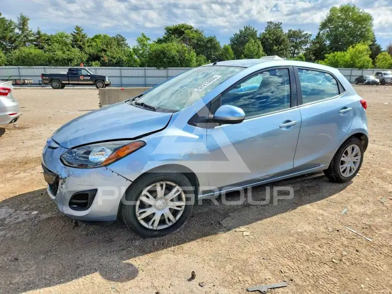 2013 Mazda 2 фото
