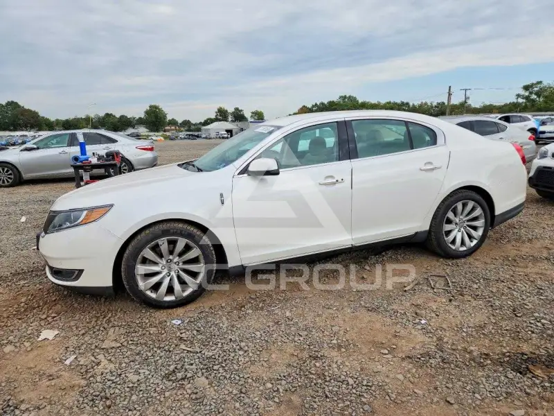 2013 Lincoln MKS photo