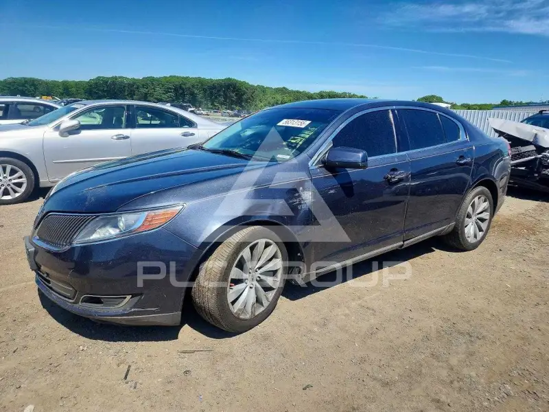 2013 Lincoln MKS photo