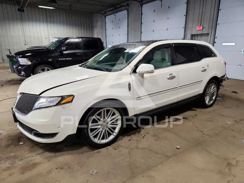 2013 Lincoln MKT фото
