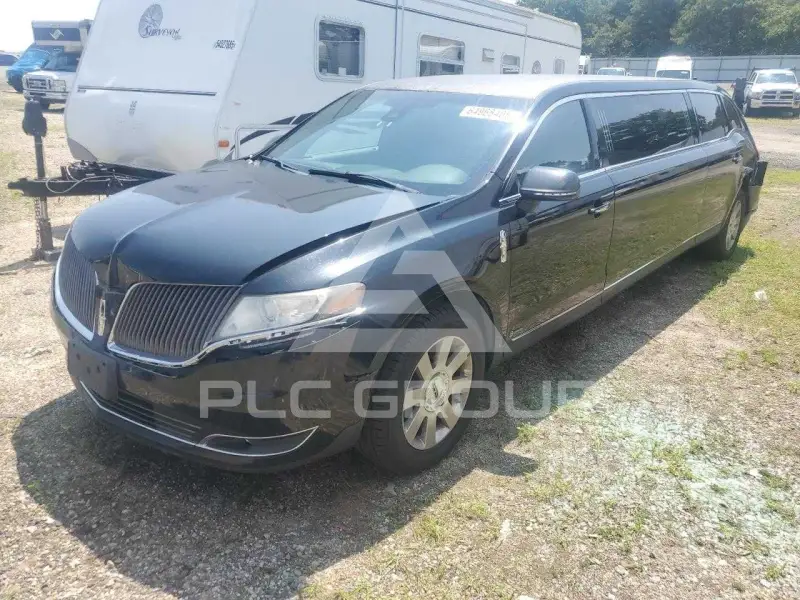 2013 Lincoln MKT photo