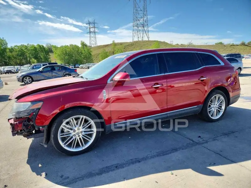2013 Lincoln MKT фото