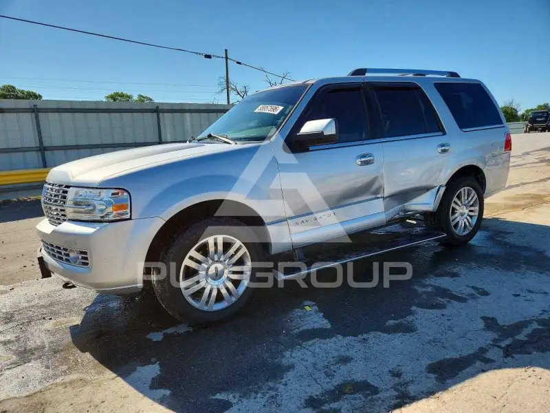 2013 Lincoln NAVIGATOR photo