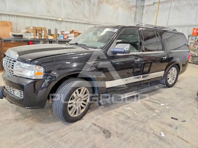 2013 Lincoln NAVIGATOR photo
