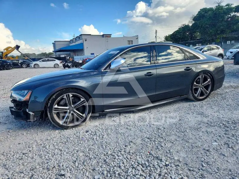 2013 Audi S8 photo