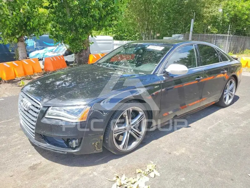2013 Audi S8 фото