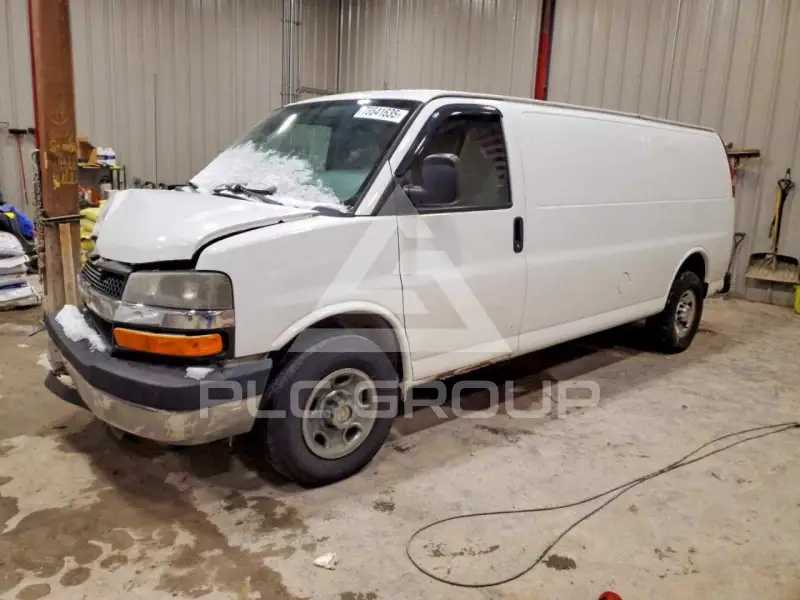 2013 Chevrolet Express photo