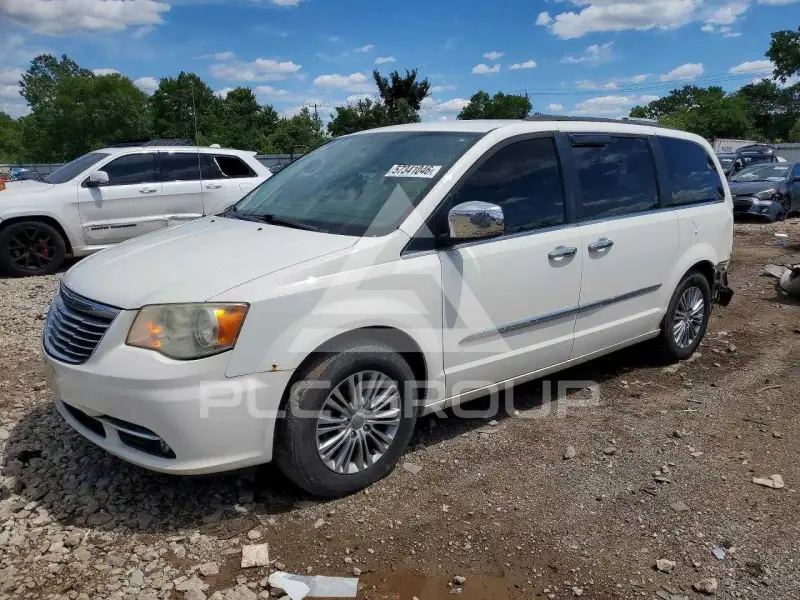2013 Chrysler TOWN & COUNTRY фото