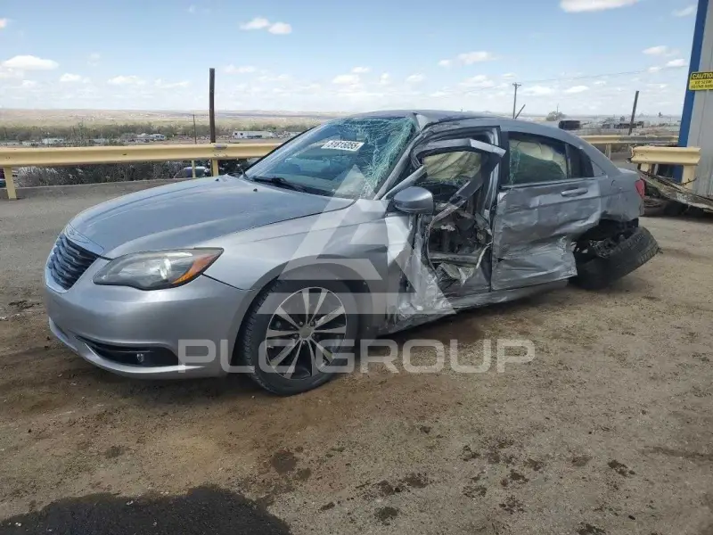 2013 Chrysler 200 photo